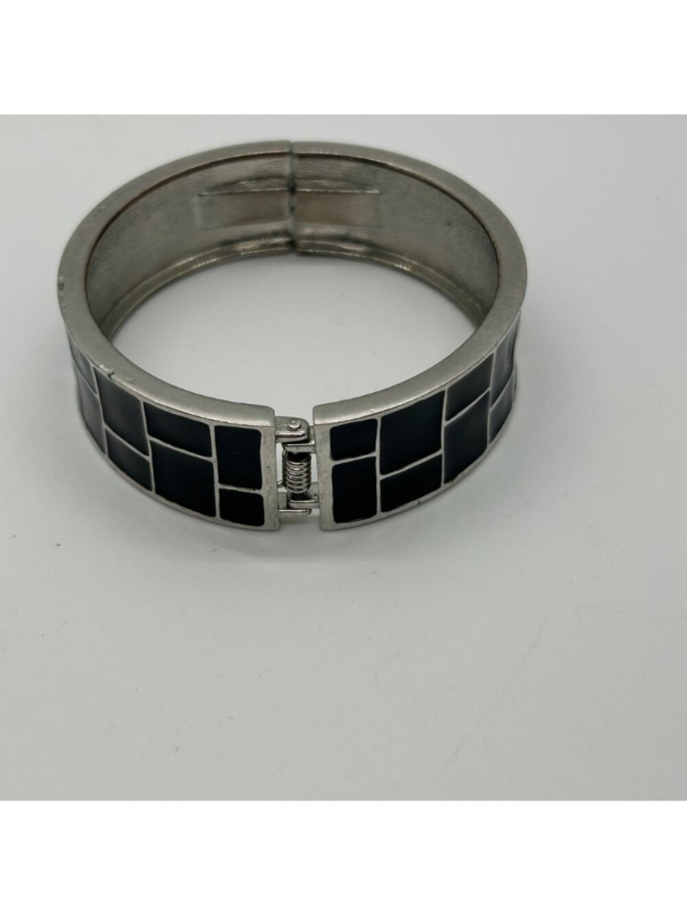 Vintage Modernist Silver-Tone Hinged Bangle With Black Enamel Geometric Inlay - Picture 6 of 9